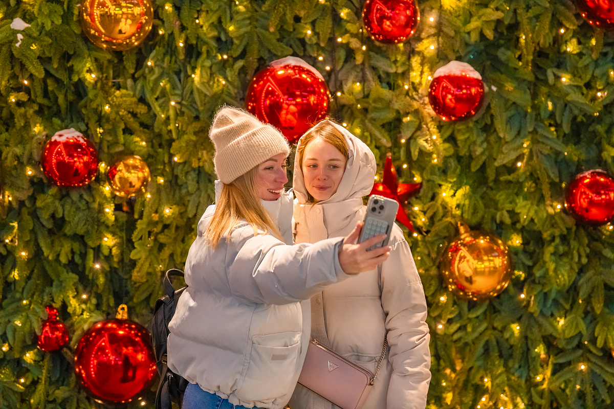 Новогодние украшения на Новом Арбате