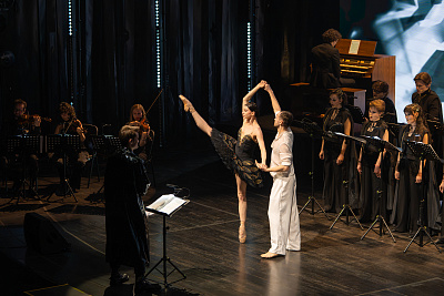 Шоу «ТехноМесса» электронного хора Palestrina