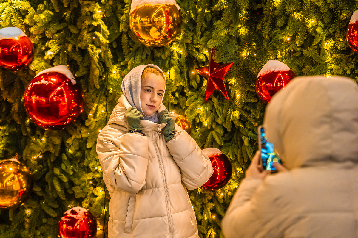 Новогодние украшения на Новом Арбате