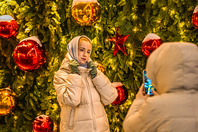 Новогодние украшения на Новом Арбате