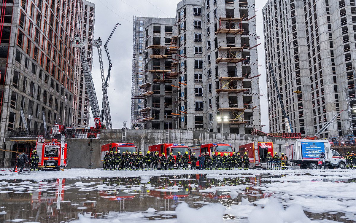 Масштабные учения городских служб в высотных зданиях