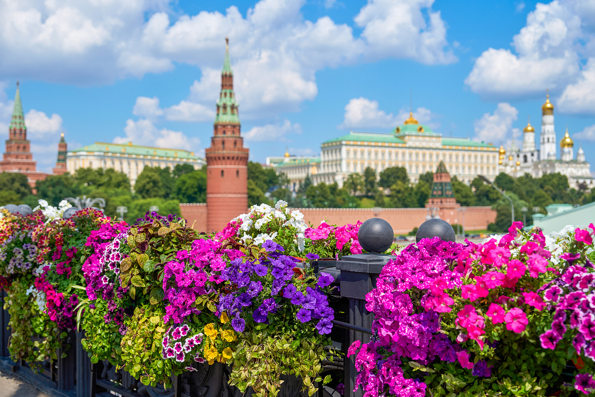 Фестиваль «Сады и цветы» на набережных и мостах столицы