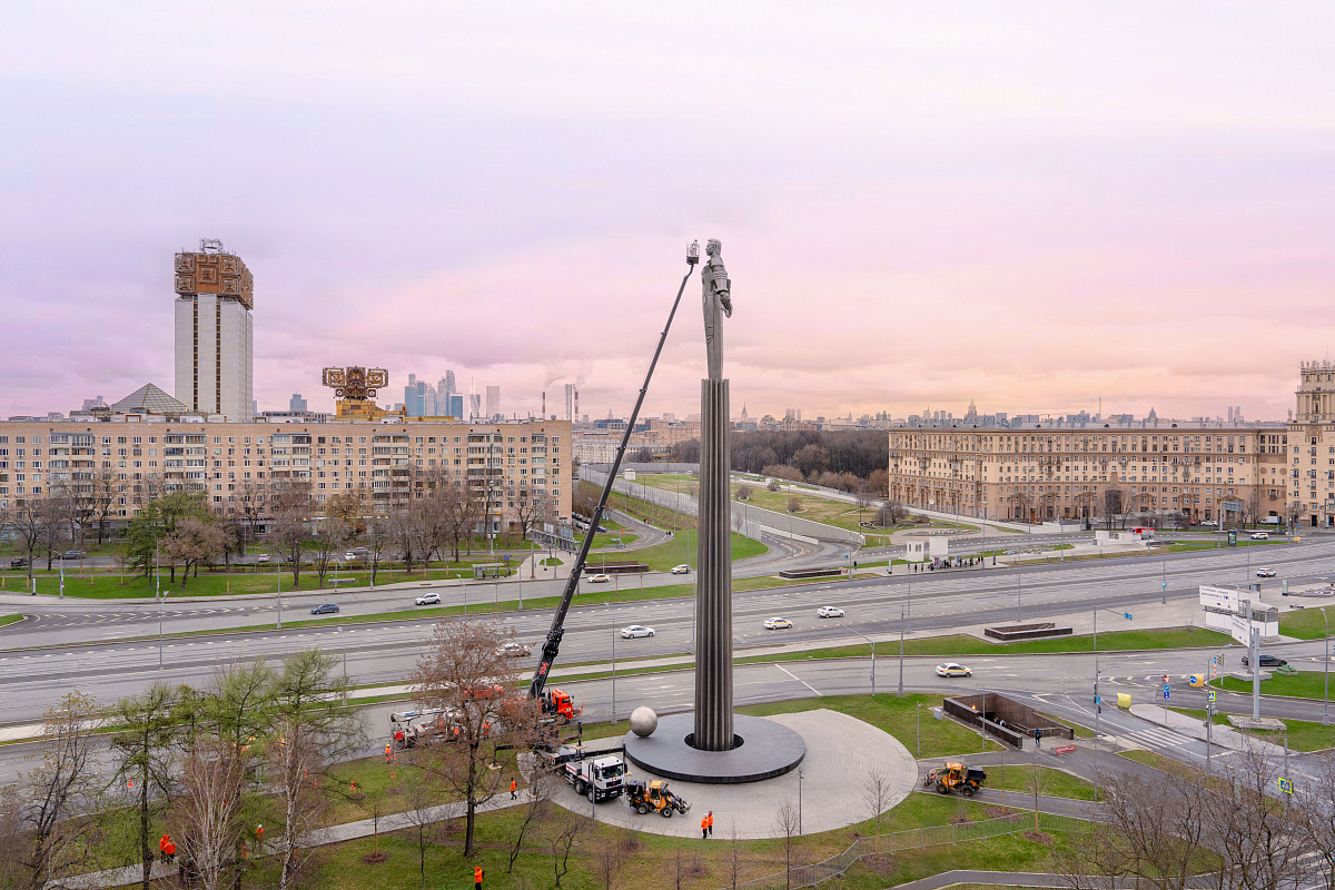 Архивные и современные фото дорожных работ на улицах Москвы