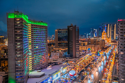 Новогодние украшения на Новом Арбате