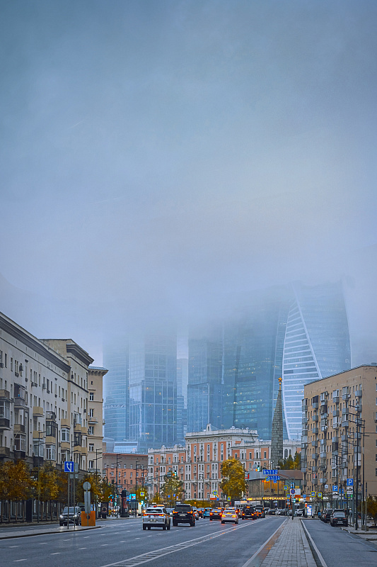 Туманная осенняя Москва