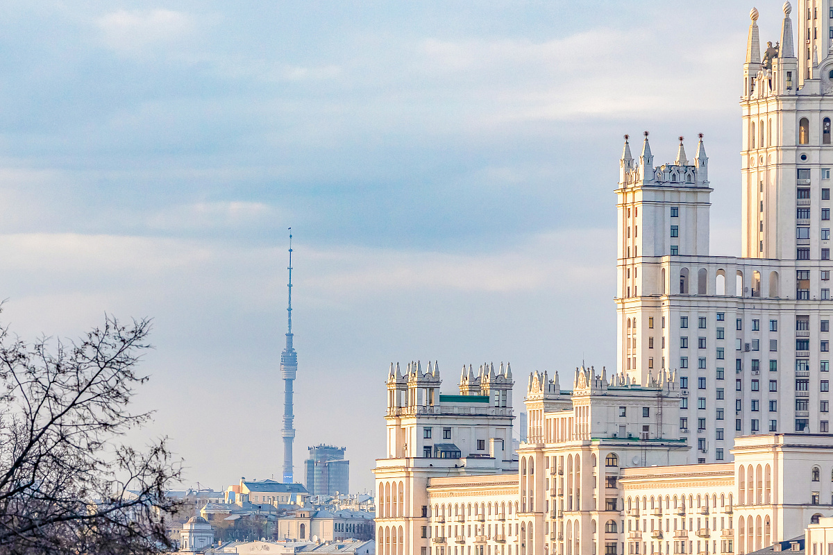 Виды на парк «Зарядье» и Москву-реку