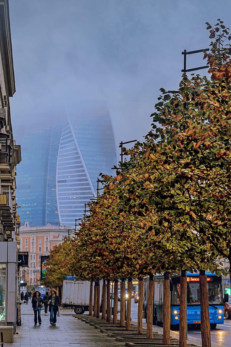 Туманная осенняя Москва