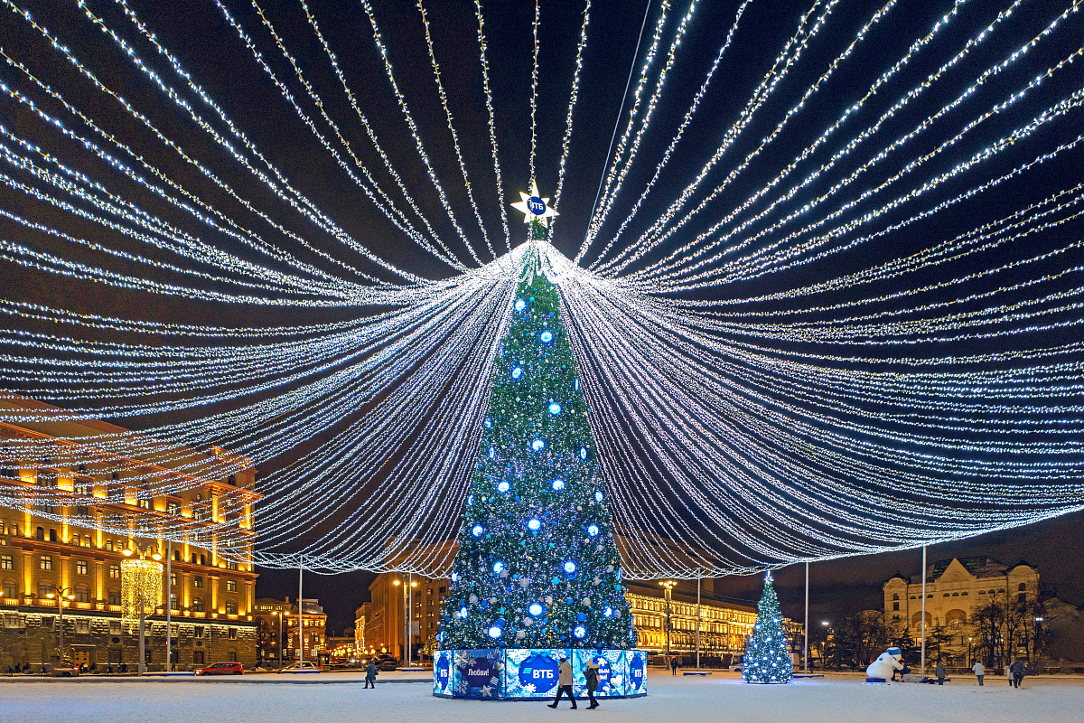 Новогоднее украшение Никольской улицы