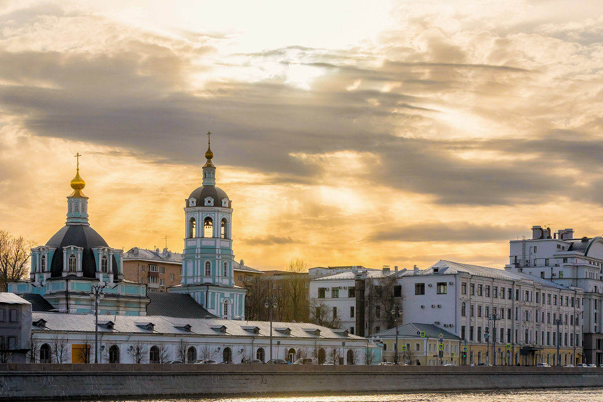 Виды на парк «Зарядье» и Москву-реку