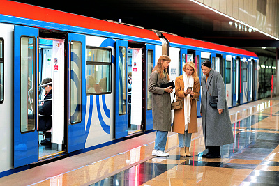 Метро «Улица Дмитриевского»