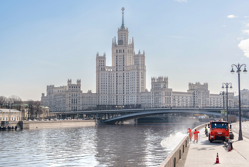 Архивные и современные фото дорожных работ на улицах Москвы