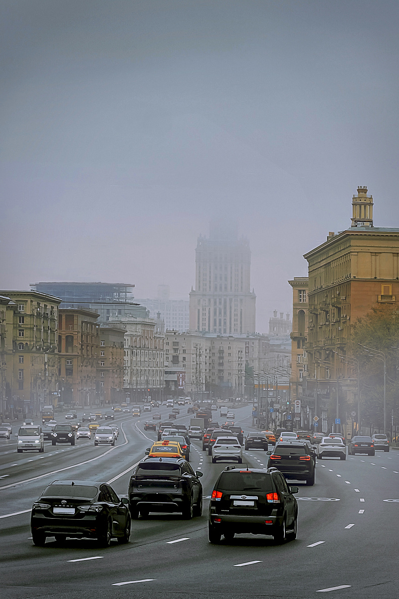 Туманная осенняя Москва