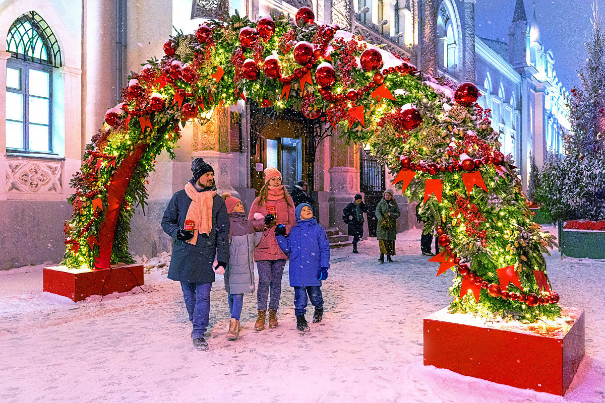 Новогоднее украшение Никольской улицы