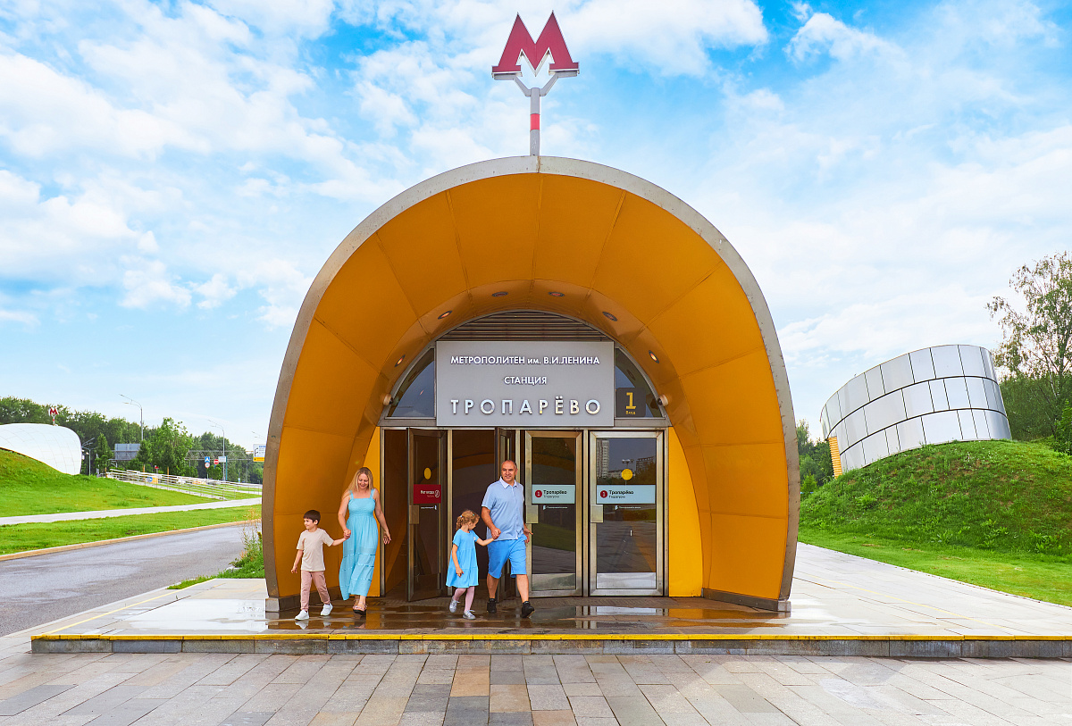 Станция метро «Тропарево»