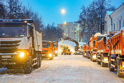Уборка снега на улицах Москвы