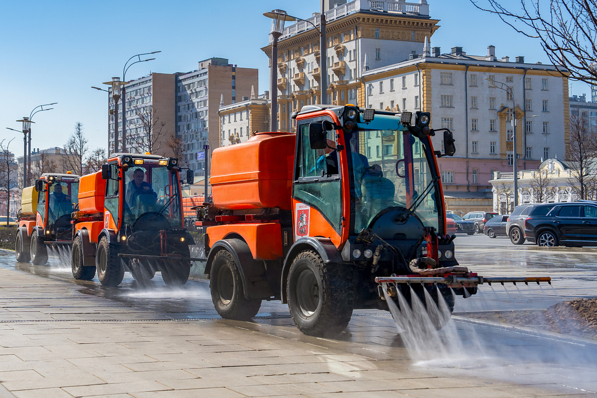 Архивные и современные фото дорожных работ на улицах Москвы