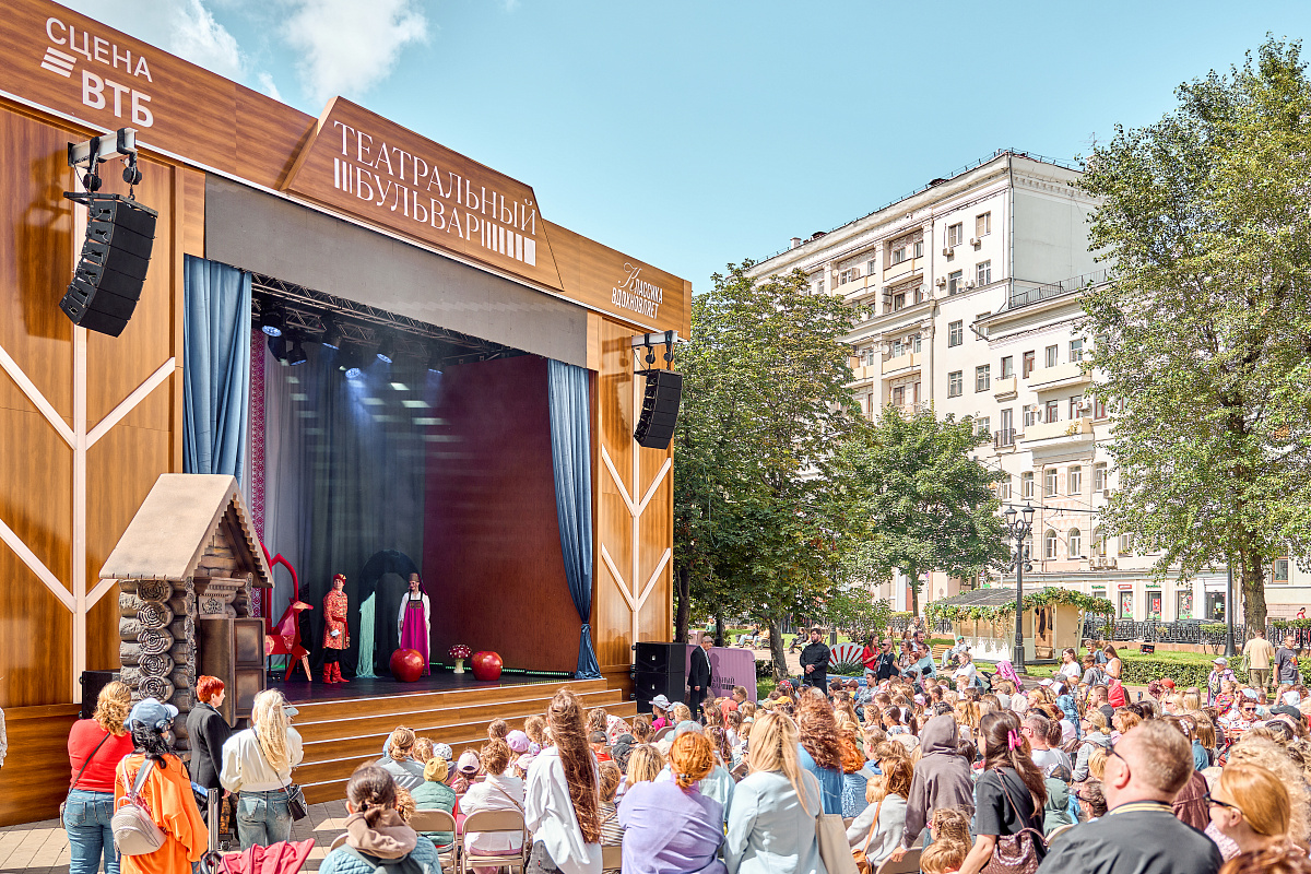 Спектакль «Московская чайная сказка» на Чистопрудном бульваре