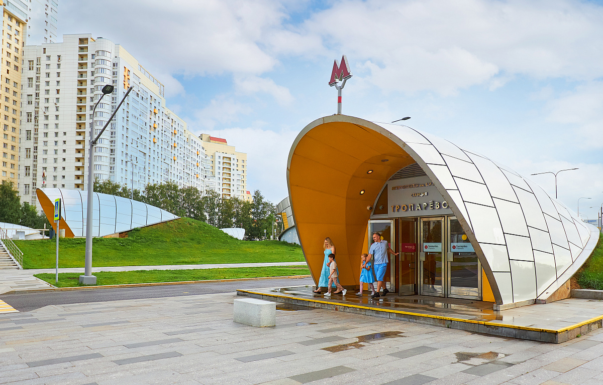 Станция метро «Тропарево»