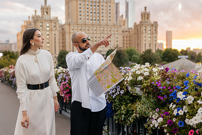Архивные и современные фото иностранных туристов в Москве