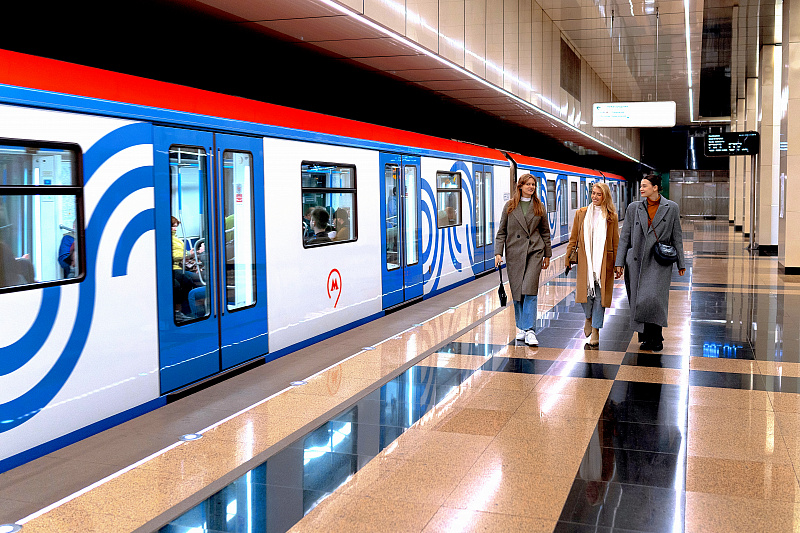 Метро «Улица Дмитриевского»