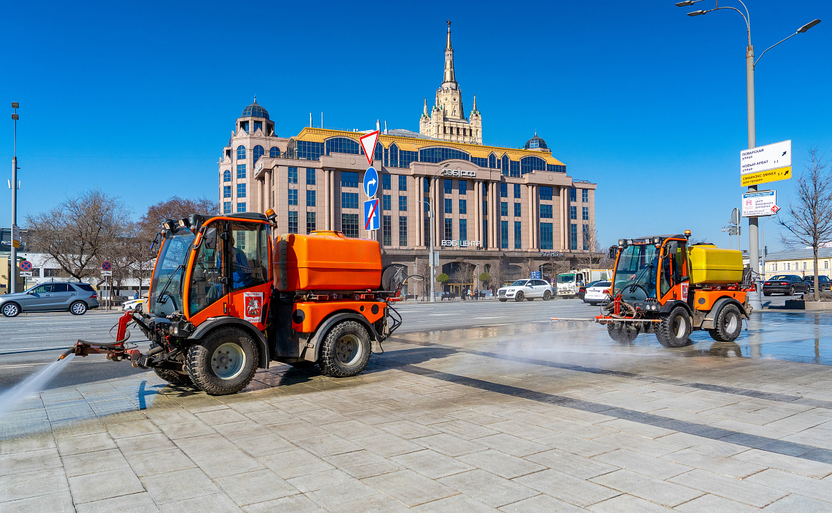 Архивные и современные фото дорожных работ на улицах Москвы