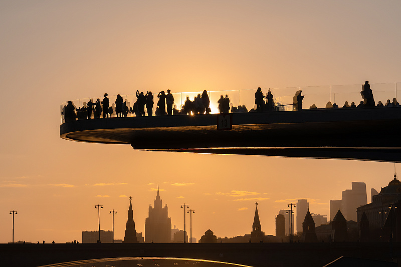 Виды на парк «Зарядье» и Москву-реку
