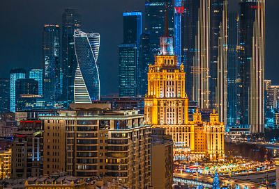 Новогодние украшения на Новом Арбате