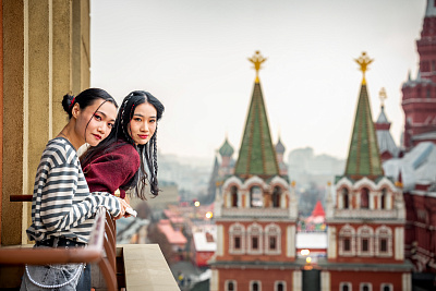 Архивные и современные фото иностранных туристов в Москве