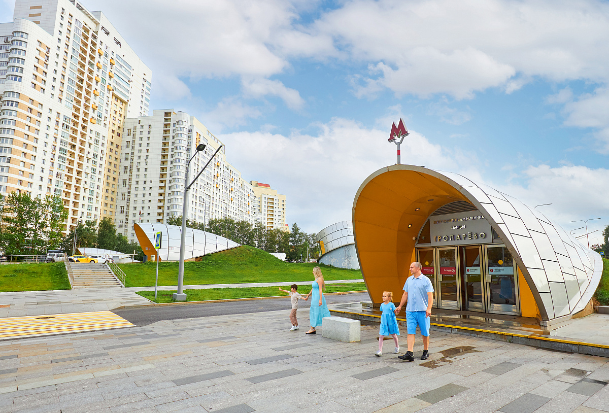 Станция метро «Тропарево»