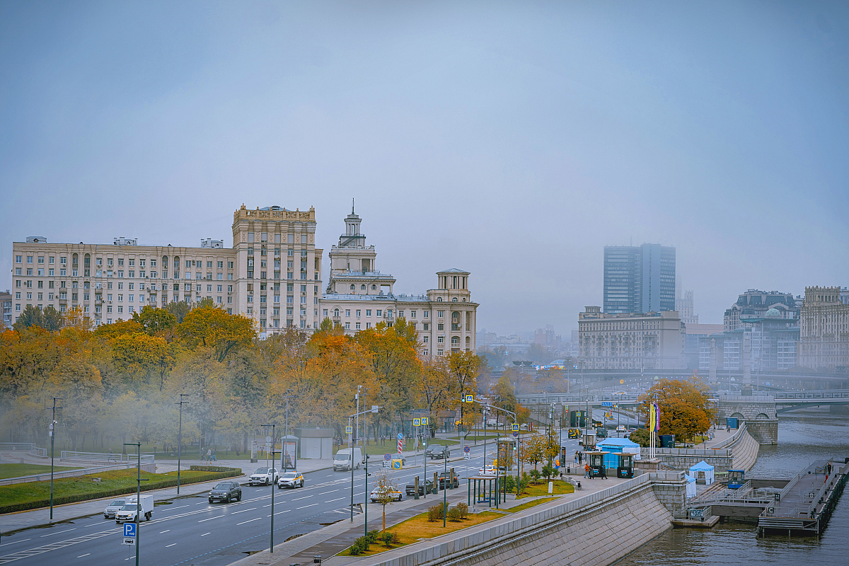 Туманная осенняя Москва